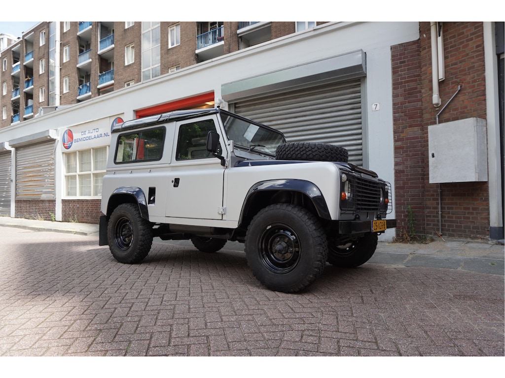 Land Rover Defender 90 2.3 5 Personen * Nieuwstaat * Binnen buiten gerestaureerd met behoud originele elementen * Wegenbelastingvrij | Te koop For Sale Rotterdam Nederland