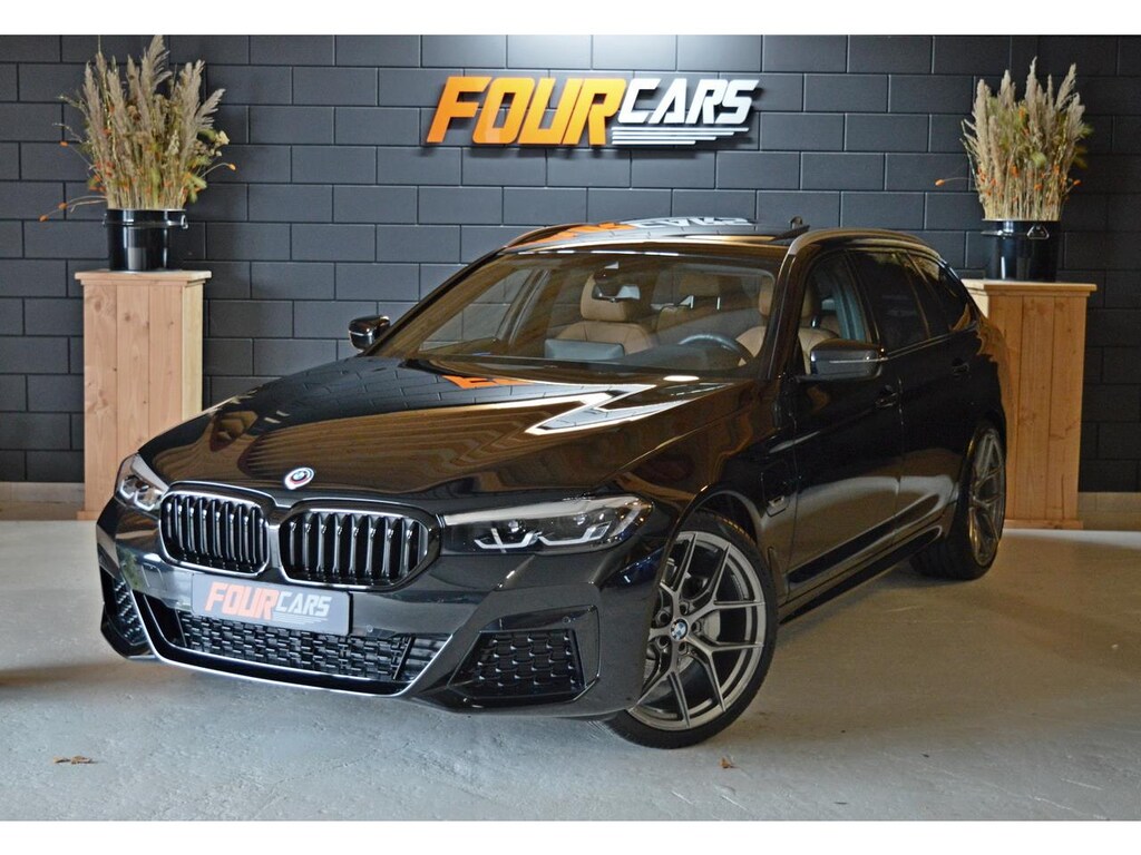 BMW 5-Serie Touring 530e Business Edition Plus | 2023 | 21.000KM | M Sport | Panoramadak | Lederen bekleding | Digitaal Dashboard