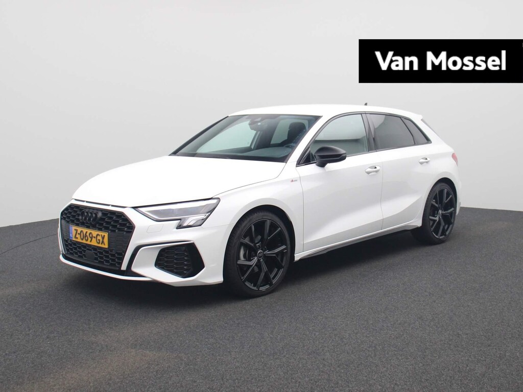 Audi A3 Sportback 30 TFSI S edition | Navigatie | Airco | 19 Inch Velgen Zwart | Optiek zwart pakket | Cruise control | Sportonderstel |