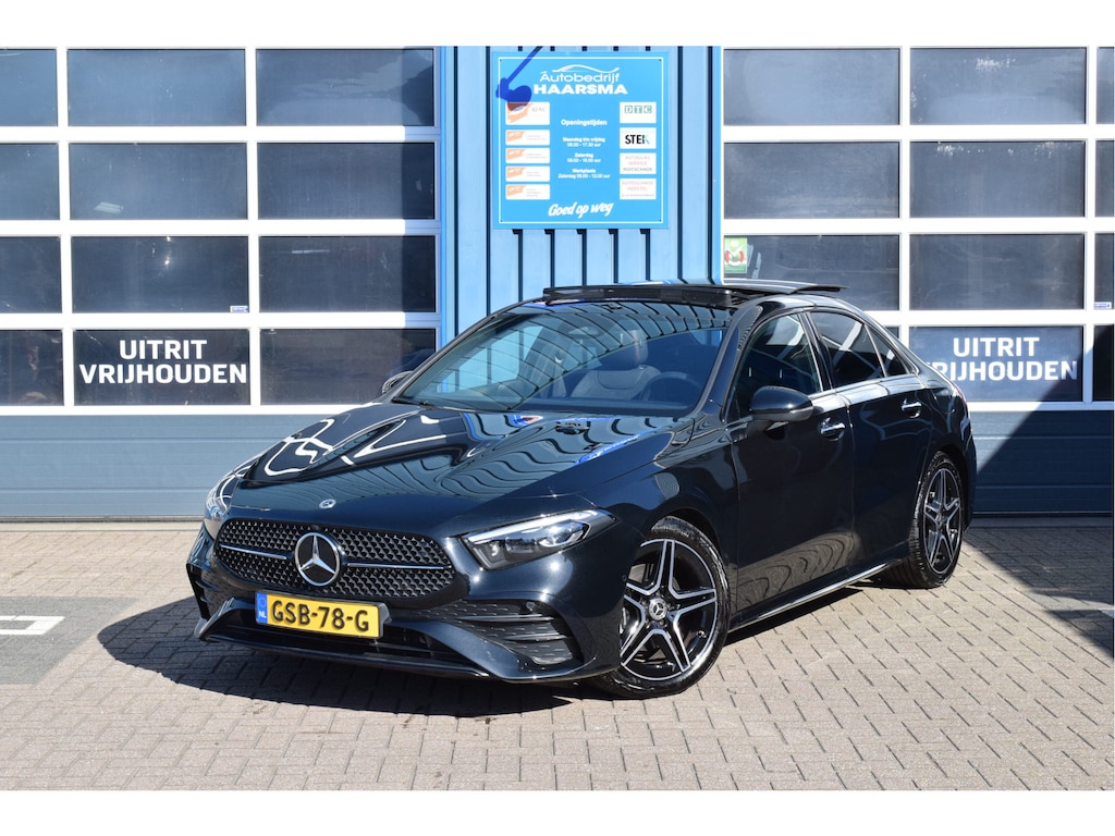 Mercedes-Benz A-klasse 180 AMG Line Night-pakket Panoramadak Automaat