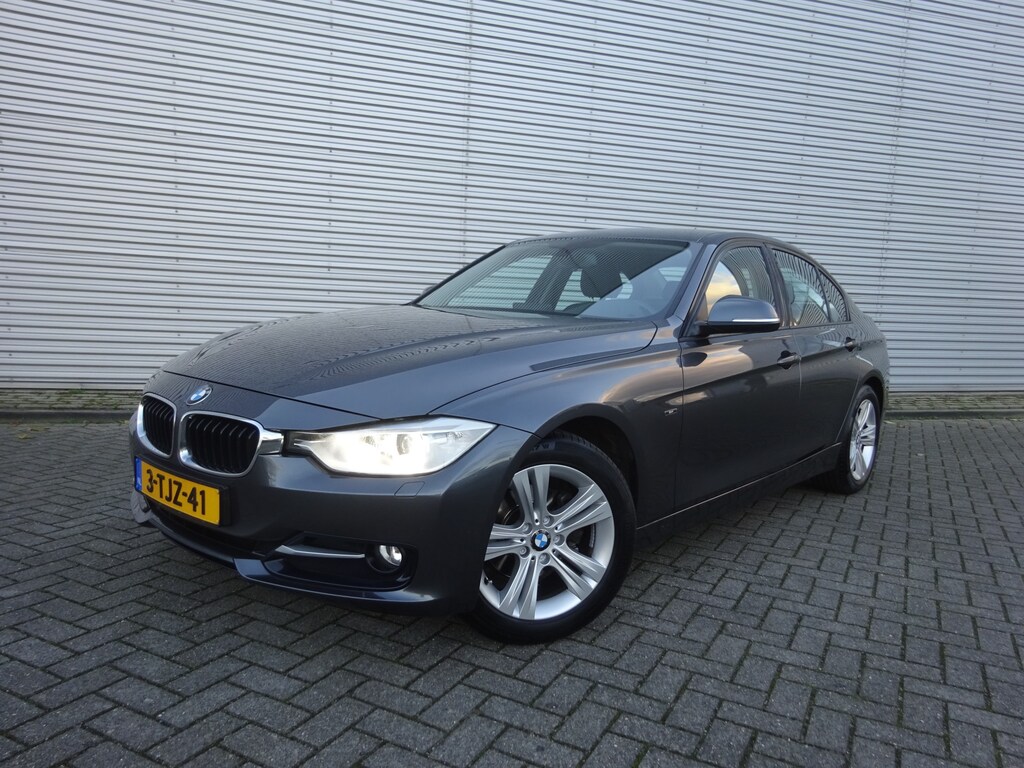 BMW 3-Serie 316i High Executive AUTOMAAT 1e Eigenaar - AUTOMAAT / Navi / Cruise / Parkeers. / Leder / Lm velgen / NAP