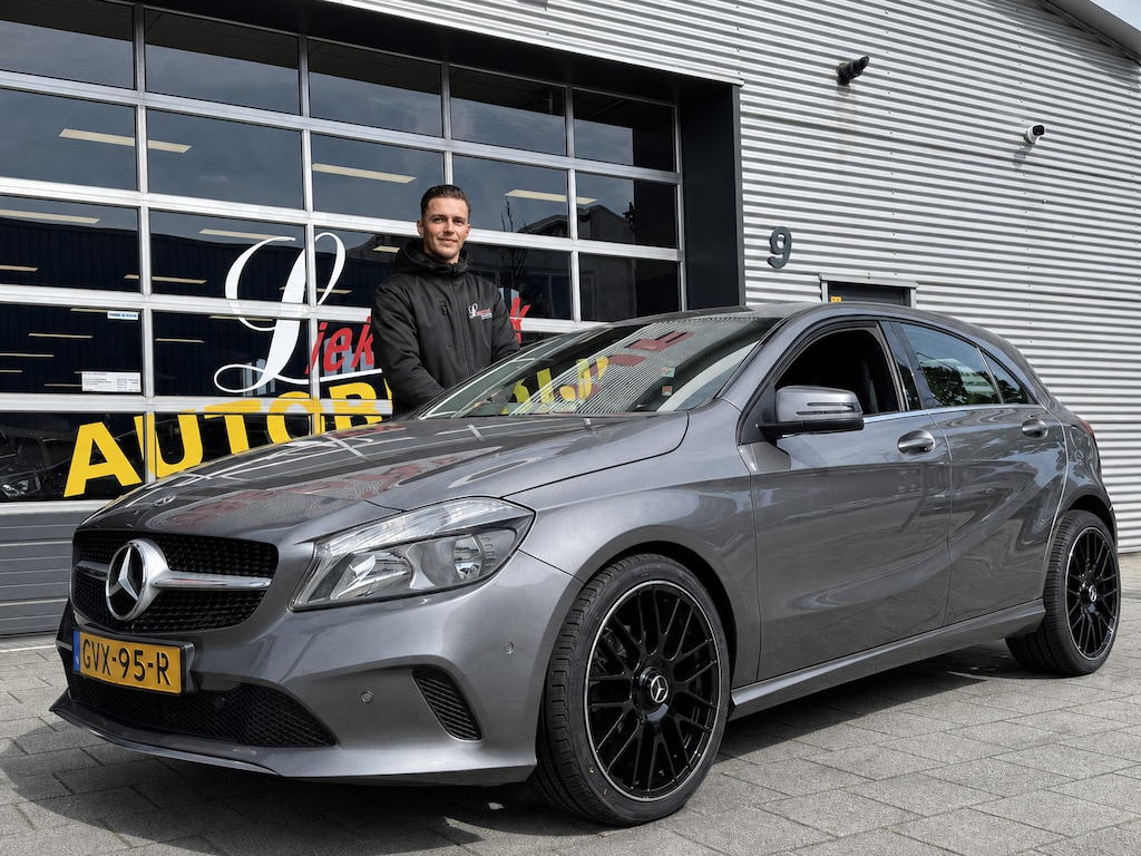Mercedes-Benz A-klasse 180 BlueEfficiency URBAN - Navigatie I Airco I PDC I Sport interieur & 19 inch Velgen I Dealer onderhouden