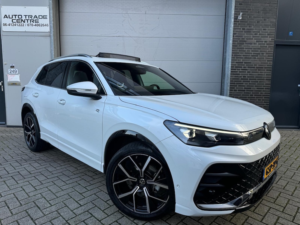 Volkswagen Tiguan 1.5 eTSI R-Line [Pano|HUD|H&K|StuurVW|Trekhaak]