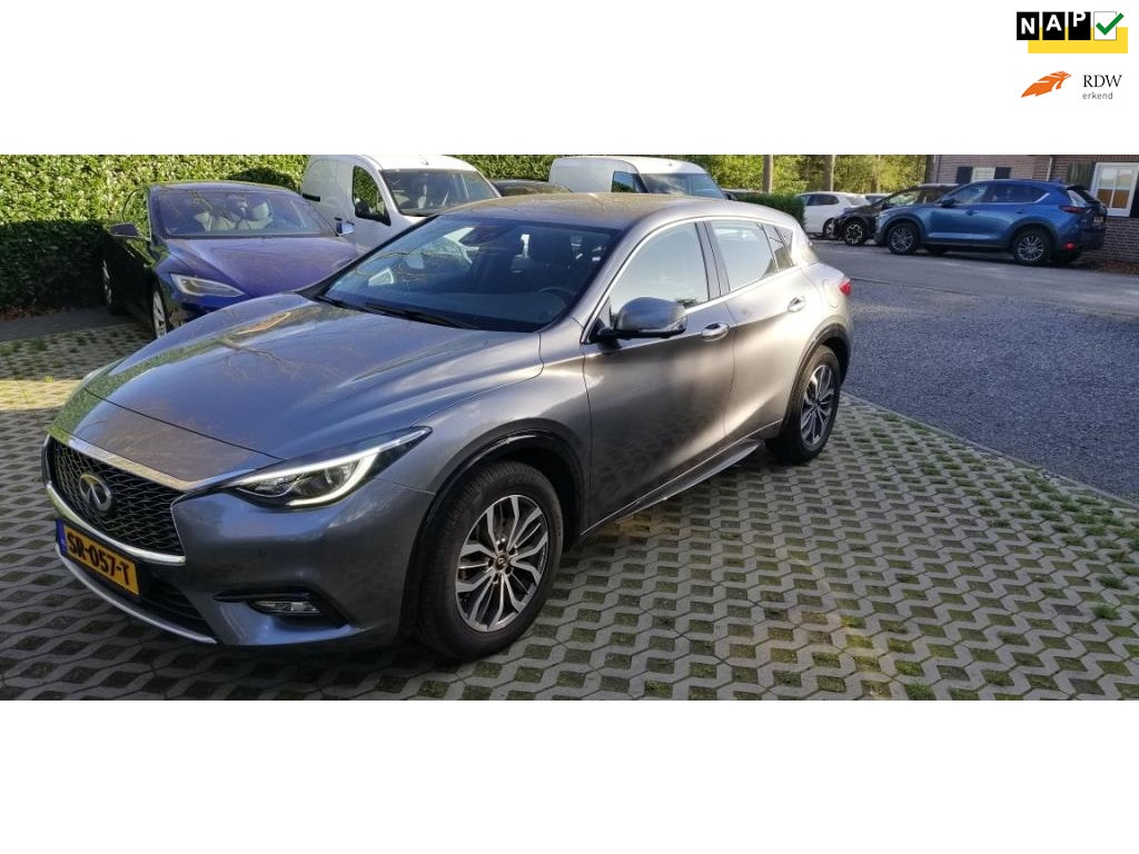 INFINITI Q30 1.6t Business navi, 360 graden camera