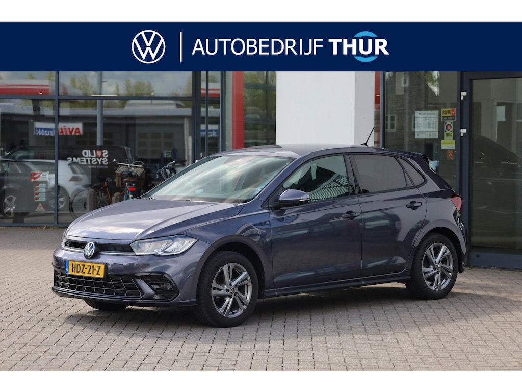 Volkswagen Polo 1.0 TSI R-Line 95PK / 70kW DSG, Achteruitrijcamera (rear view), LED koplampen, extra getint glas, Digital Cockpit Pro, comfortstoelen, 16'' 'Valencia' LMV, Apple Carplay / Android Auto, draadloos telefoon laden, DAB+, verkeerstekenherkenning, parkeersensoren voor en achter (pdc), elektrisch verstel-, verwarm- en inklapbare buitenspiegels, 48 maanden garantie / max 100.000km