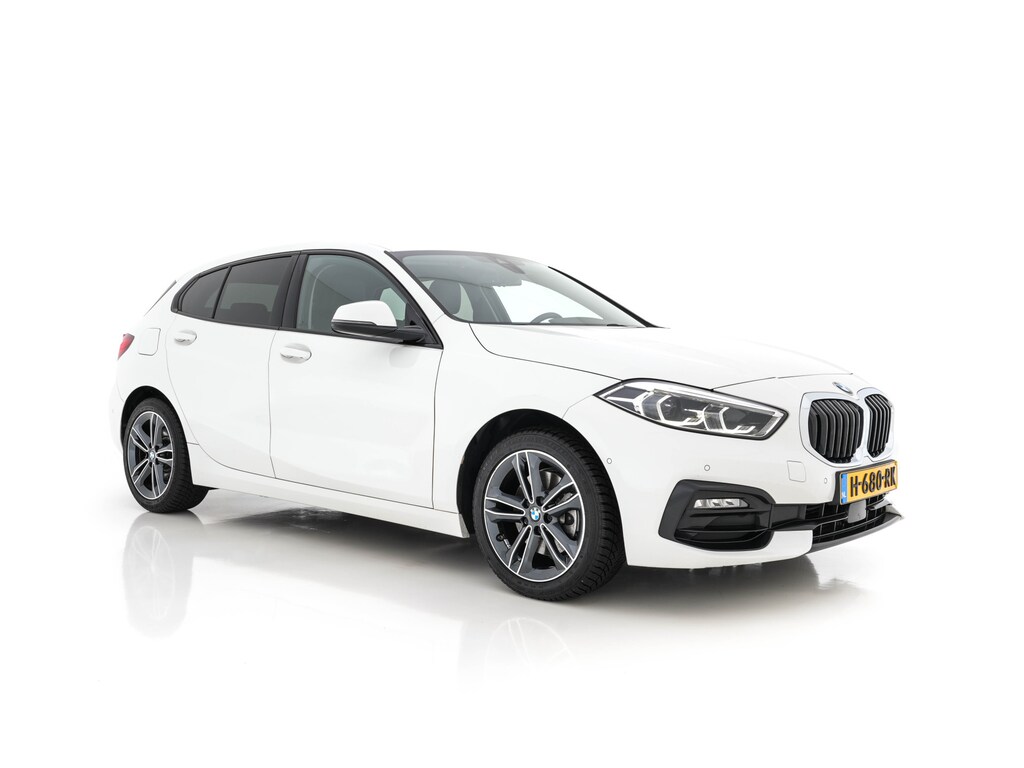 BMW 1-Serie 118i High Executive Edition Sport-Line (INCL-BTW) *LEATHER | DIGI-COCKPIT | HARMAN/KARDON | FULL-LED | KEYLESS | NAVI-FULLMAP | DAB | CAMERA | ECC | CARPLAY | PDC | AMBIENTLIGHT | CRUISE | HEATED-SPORTSEATS | PRIVACY-GLASS | 17"AL