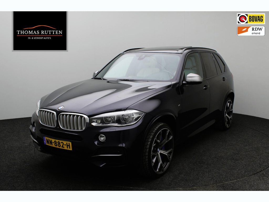BMW X5 M50d 2014 | Panoramadak | LED Xenon | Harman Kardon | Elektrische stoelen | Trekhaak | Navigatie | Achteruitrij Camera | Bearklock | Stuurwiel Bediening | Drive Select | Boekjes