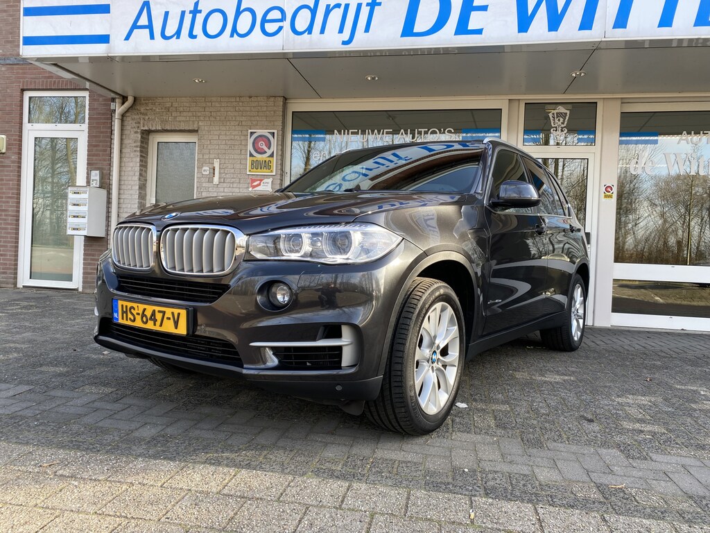 BMW X5 xDrive40e Panoramadak/Achteruitrij comera/Elektr. Trekhaak/Stop en go/Cruisecontr./Bi Xenon/Multifunct. Stuur/Audio install./Hill hold functie/Verw. voorstoelen/Lederen bekled./Autom. Airco