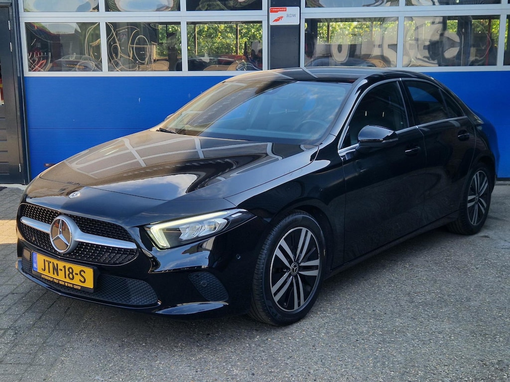 Mercedes-Benz A-klasse 200 Automaat / Wegklapbare trekhaak / Led verlichting / Camera / Stoelverwarming