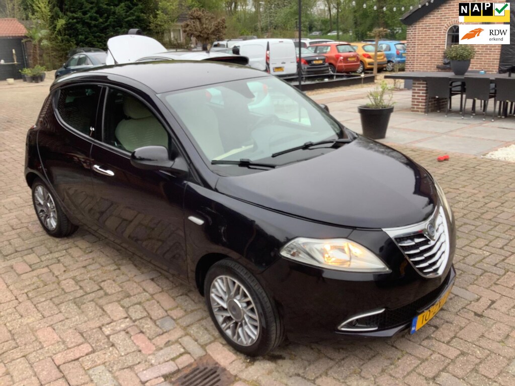 Lancia Ypsilon 0.9 TwinAir Gold nieuwe apk