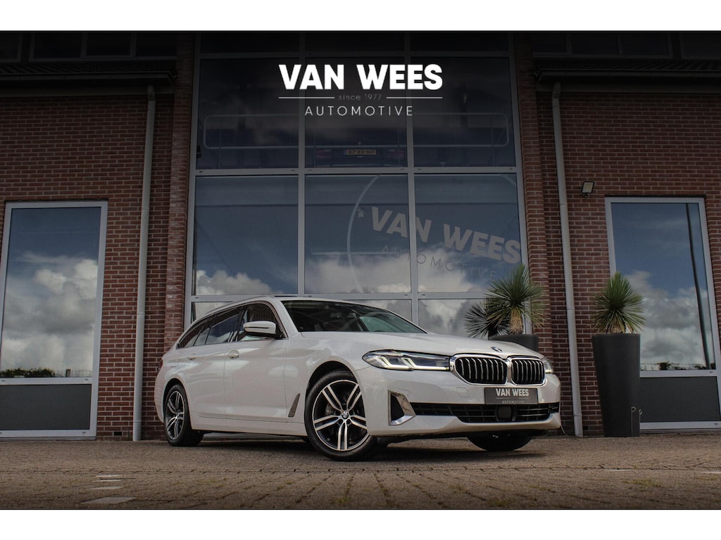BMW 5-Serie Touring 540i xDrive High Executive Luxury-Line | 1e eigenaar | Achterasbesturing | Cruise control adaptief | Apple carplay | Adaptief LED | DAB | Panoramadak | HiFi audio