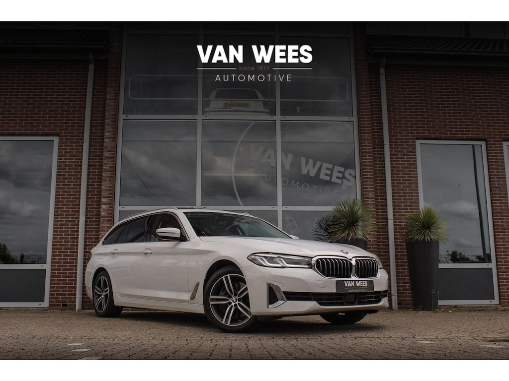 BMW 5-Serie Touring 540i xDrive High Executive Luxury-Line | 1e eigenaar | Achterasbesturing | Cruise control adaptief | Apple carplay | Adaptief LED | DAB | Panoramadak | HiFi audio