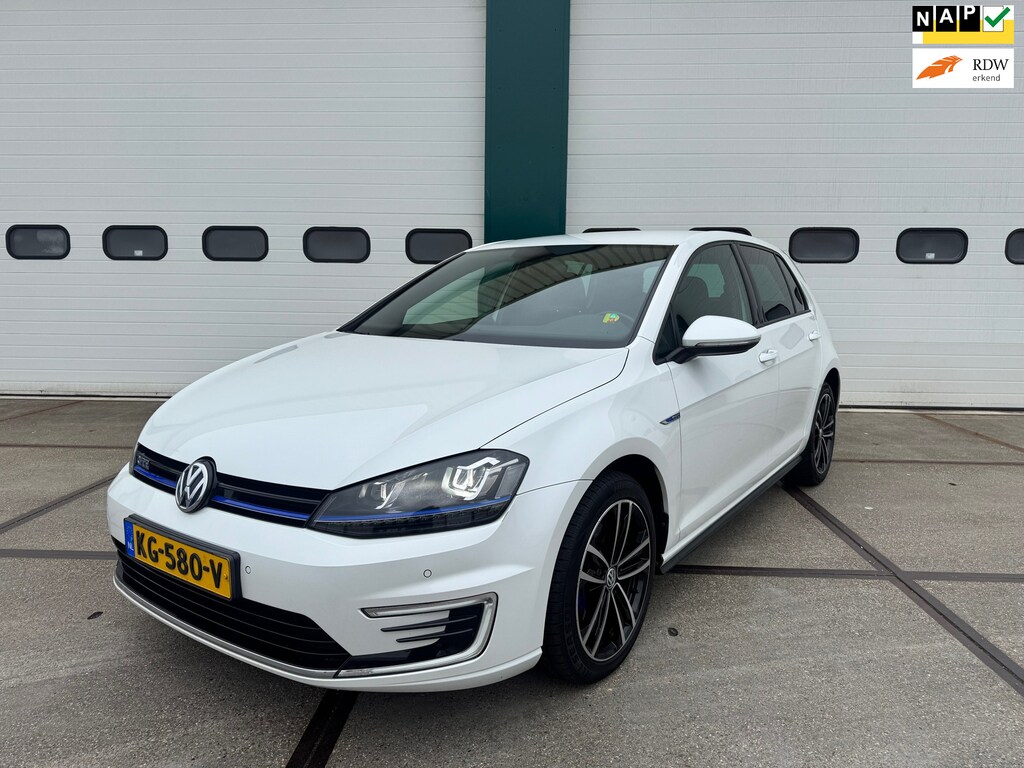 Volkswagen Golf 1.4 TSI GTE Connected Series