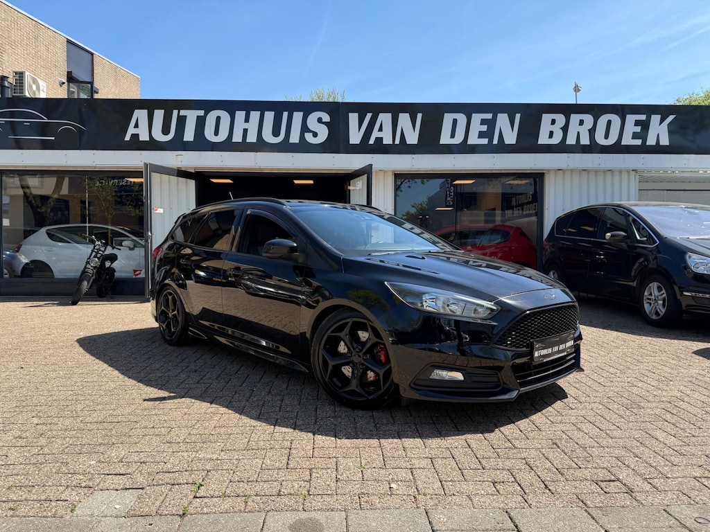 Ford Focus Wagon 2.0 ST 250Pk Navi Cruise Climate Ctr Camera DAB Xenon Leer Elek Pakket Nw Apk