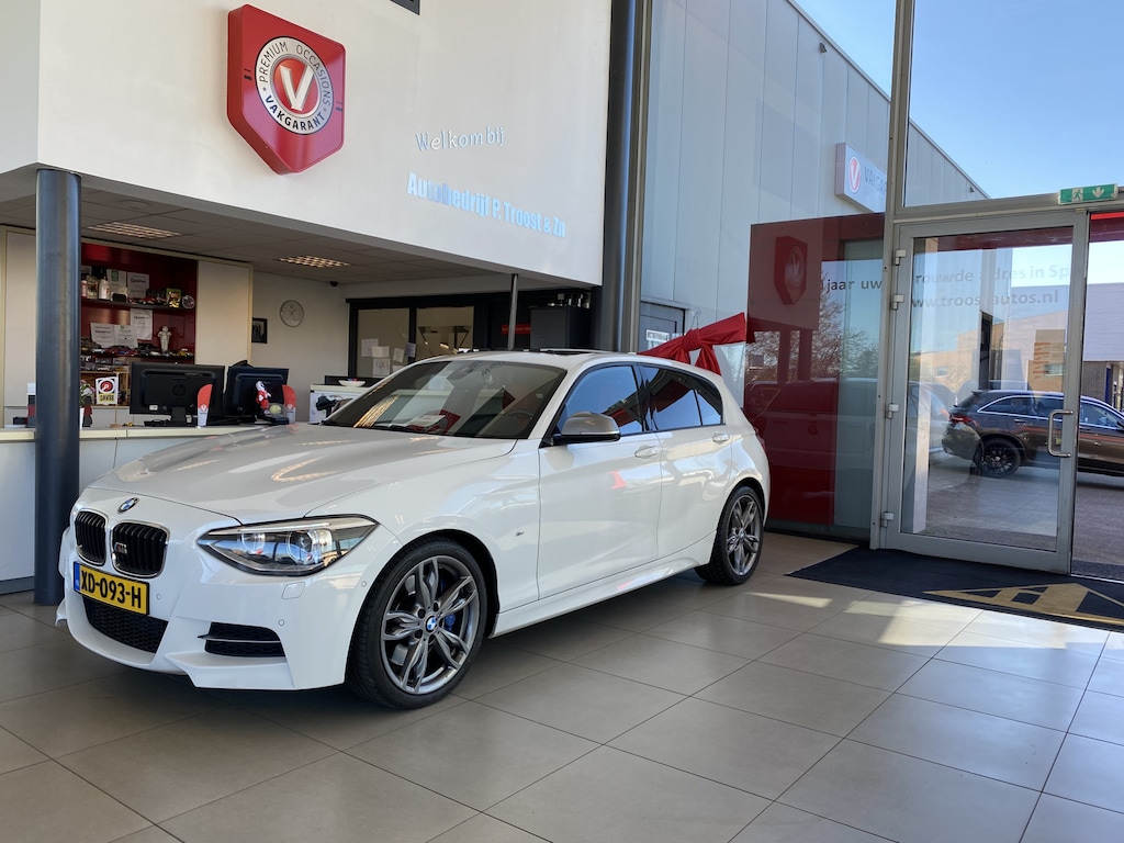 BMW 1-Serie M135i xDrive High Executive,Performance,6 Cilinder,Schuifkanteldak,Leder&Stoelverwarming,Harman Kardon,Navigatie,Achteruitrijcamera,Climate&Cruisecontrol,Spraakbediening,Keyless,18 Inch Lmv