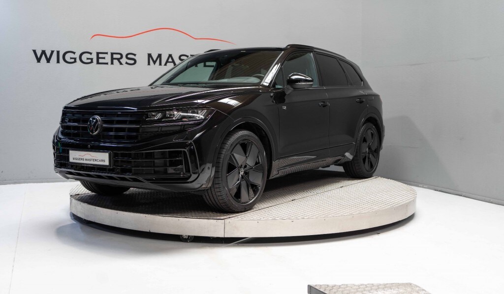 Volkswagen Touareg 3.0 V6 R TSI 462 PK , Panodak, Massage, Trekhaak, Leder, Luchtv