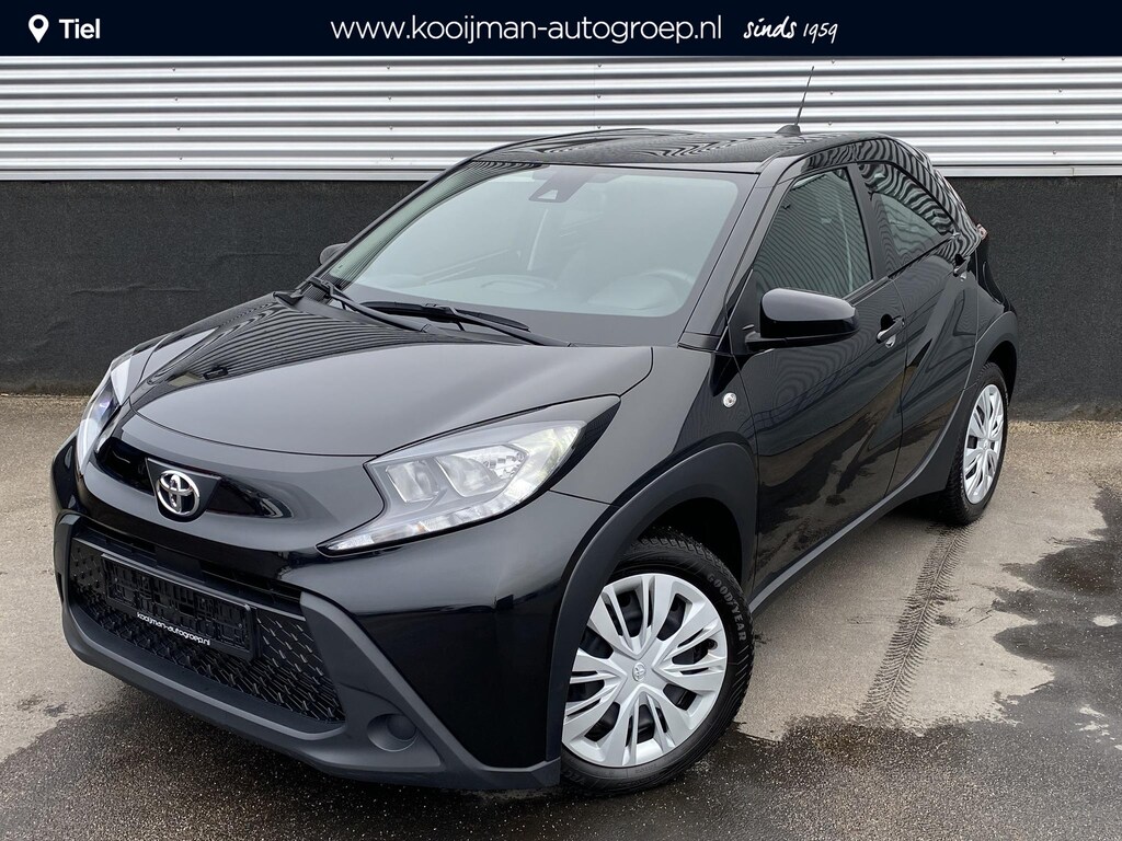 Toyota Aygo X 1.0 VVT-i MT Play Nederlandse auto, boekjes compleet, achteruitrij camera, navigatie Airco Apple Carplay/Android Auto, start/Stop systeem, adaptieve cruise control,