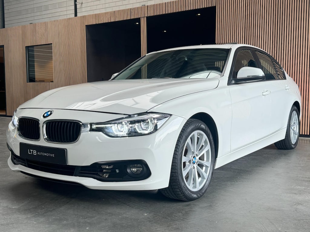 BMW 3-Serie 320i xDrive Leder | Camera | Schuifdak EXPORTPRIJS EX BPM
