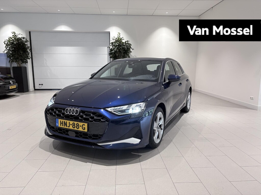 Audi A3 Sportback 40 TFSI e Advanced edition 204 PK Airco | Automaat | Apple Carplay | Andoid Auto | Cruise Control | Electronic Climate Controle | Parkeersensoren | Stoelverwarming | Digital Cockpit Pro | Sportstoelen | Lederen Stuurwiel | Lichtmetalen Velgen | Navigatiesysteem | Elektrisch Verstelbare Voorstoelen