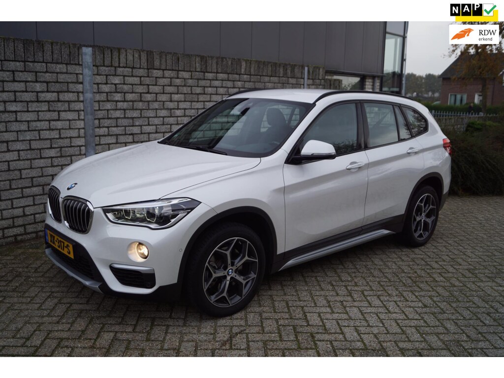 BMW X1 SDrive20i High Executive 192PK Autom Leder Stoelverw Navi Camera Clima Head-Up Cruise 2x PDC LED Kopl LMV ENZ NL Auto.