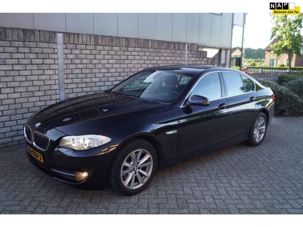 BMW 5-Serie 520i High Executive Autom Leder Sportst Stoelver Groot Navi Clima Cruise Xenon 2x PDC LMV ENZ NL Auto.