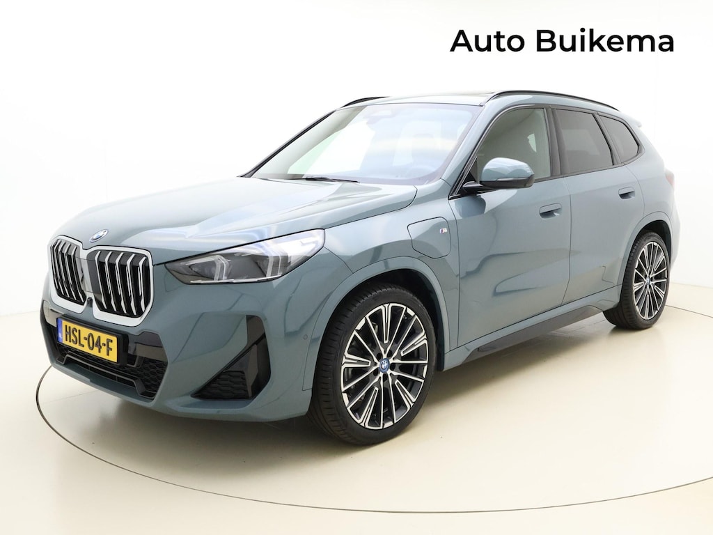 BMW X1 xDrive30e M Sport -Pano Dak -Massagestoel -Trekhaak -HeadUp -Live Cockpit Prof -Adaptief M-onderstel -LED Adaptief -Dashcam -20'' Lichtmetaal -Comforttoegang