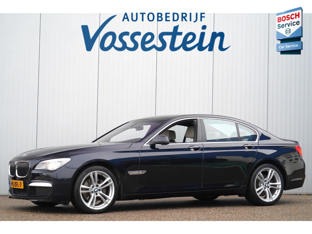 BMW 7-Serie 740d xDrive / M-Pakket / 132dkm NAP / Sportstoelen / Softclose / Leder / NL-Auto / Navigatie
