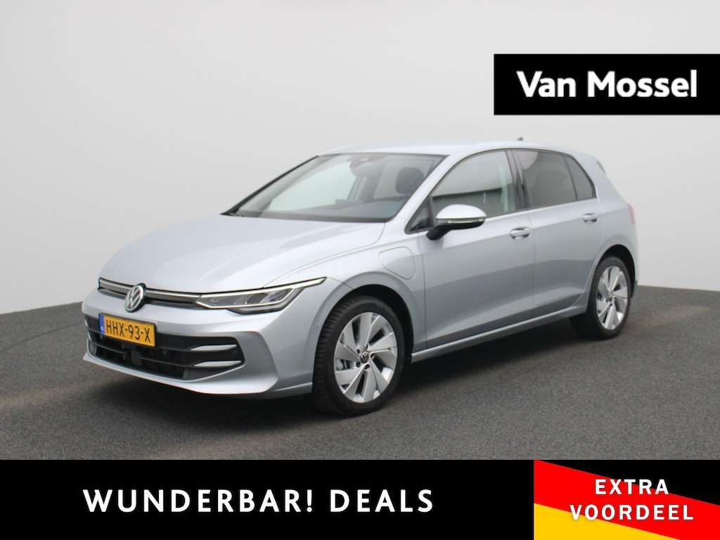 Volkswagen Golf 1.5 eHybrid Life Edition | Navigatie | Draadloze Apple Carplay | Adaptieve cruise control | Lane assist | Stoelverwarming | Stuurwielverwarming | Climate control | Achteruitrij camera | Parkeersensoren |