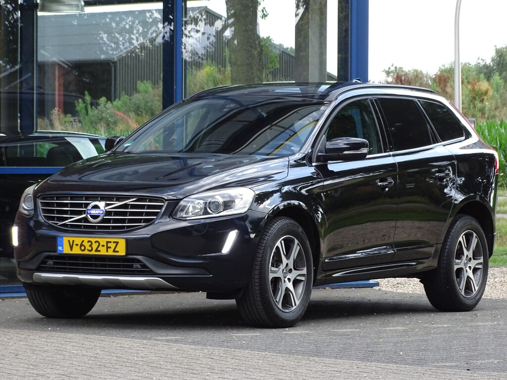Volvo XC60 momentum half leer
