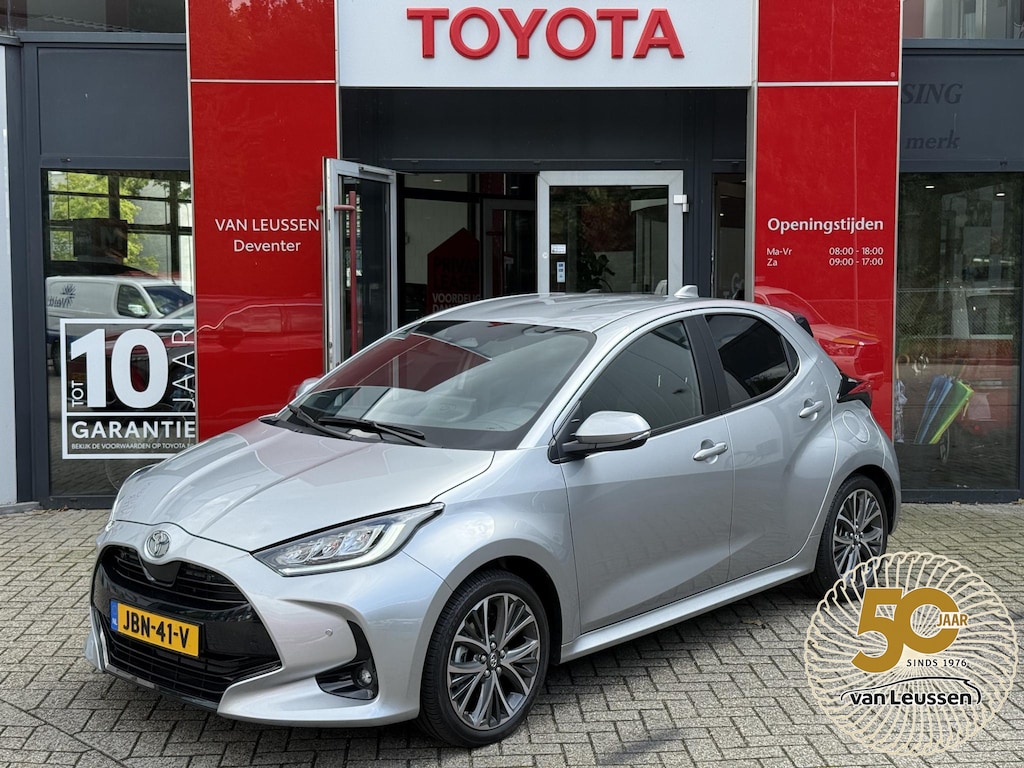 Toyota Yaris 1.5 HYBRID 130 EXECUTIVE BLIND-SPOT KEYLESS STOEL/STUURVERW 17"LM-VELGEN PRIVACY-GLASS HALF-LEDER AD-CRUISE APPLE/ANDROID