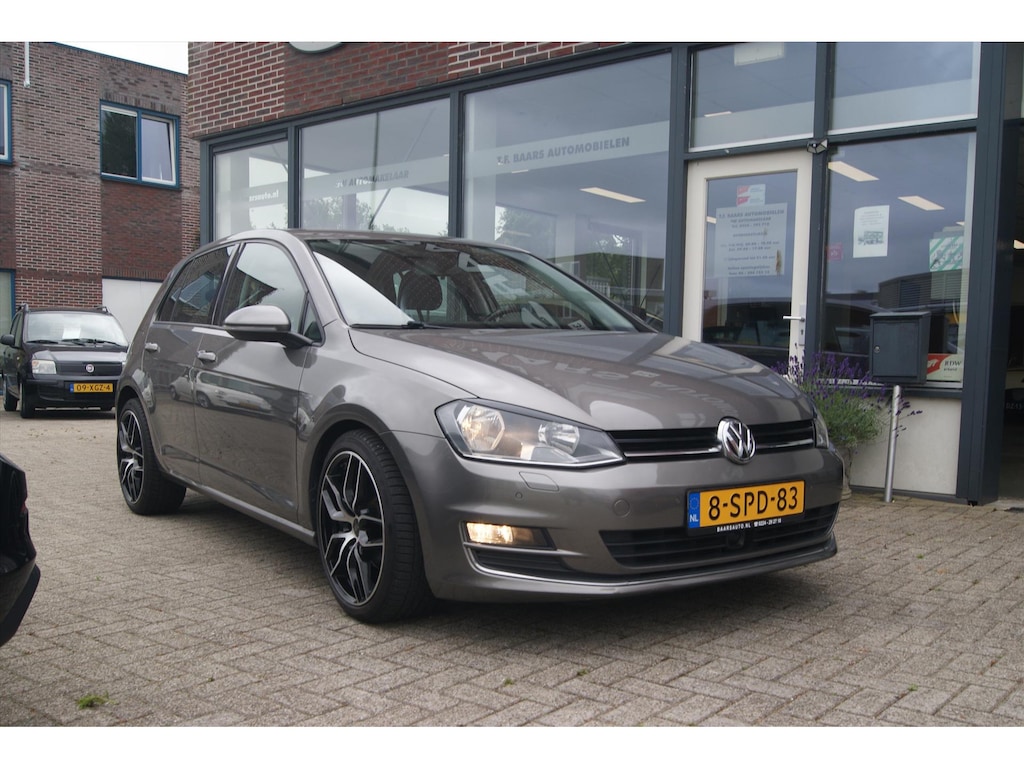 Volkswagen Golf 1.2 TSI 105pk BMT 5D Highline leer