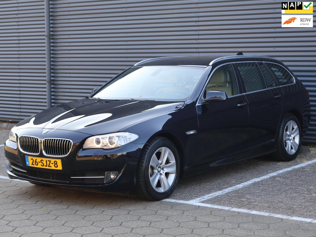 BMW 5-Serie Touring 528i High Executive|Nieuw Distr. Ketting