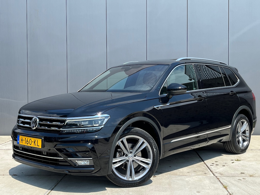Volkswagen Tiguan Allspace 1.5 TSI Highline Business R R-Line Automaat | Panoramadak | Trekhaak | Virtual Cockpit |