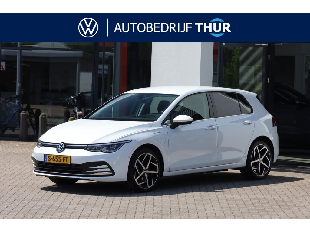 Volkswagen Golf 1.4 eHybrid Style PL €682 p/m* | SOH 93,87% | 204PK / 150kW DSG, Afneembare trekhaak, elektrisch verstelbare ErgoActive bestuurdersstoel met geheugen- en massagefunctie, LED Plus koplampen, keyless go & entry, adaptieve cruise control (acc) met travel assist, elektrisch verstel-, verwarm- en inklapbare buitenspiegels met geheugen, digital cockpit pro, pre-crash, draadloos Apple Carplay & Android Auto, achteruitrijcamera (rear view), head-up display, licht & zichtpakket, multimedia plus, comfort pakket (verwarmbaar multifunctioneel lederen stuurwiel, verwarmbare voorstoelen)