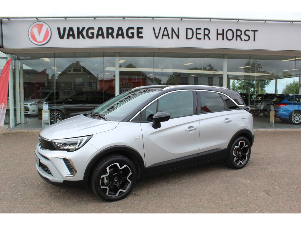 Opel Crossland 1.2-110pk Turbo 'Elegance'. Mooie en luxe hoogzitter met weinig km's ! Volautm. airco dual, cruise control, camera, comfortstoelen, metallic lak, LM wielen, navigatie, telefoonvoorb., lane- en side assist, parkeersensoren v+a, LED verlichting etc.