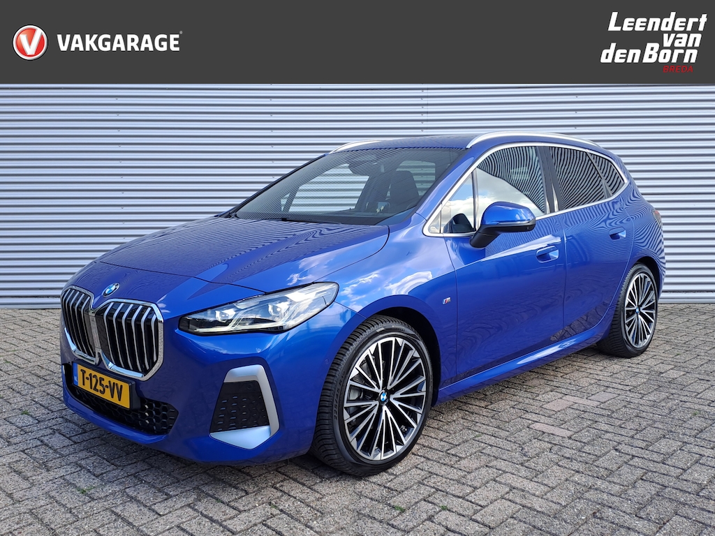 BMW 2-Serie Active Tourer 220i AUTOMAAT | Sensoren | Navigatie | Cruise | 360 Camera | Head-up display | Elektrisch verstelbare stoel | Apple Carplay/Android Auto