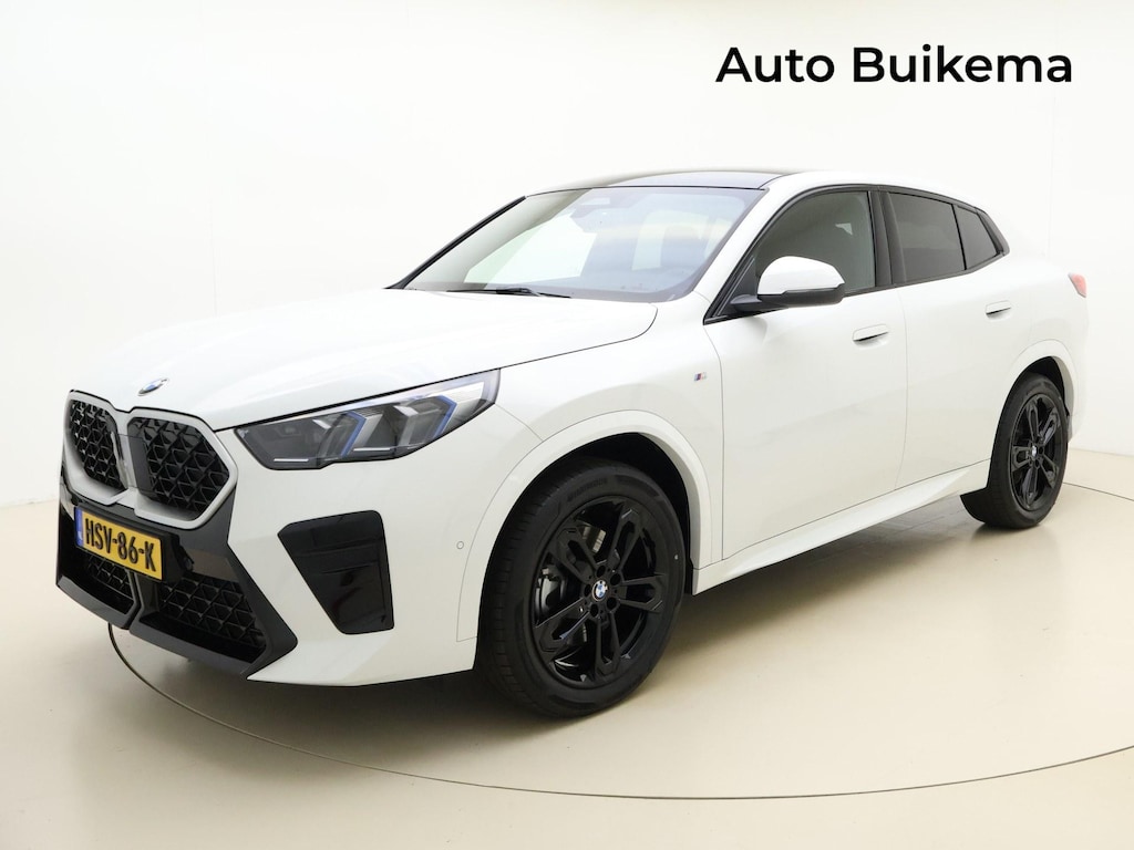 BMW X2 sDrive20i M Sport -Massagestoel -Pano Dak -Trekhaak -Harman/Kardon -Driving Ass Plus -Elektr Stoelen Memory -LED Adaptief -Comforttoegang