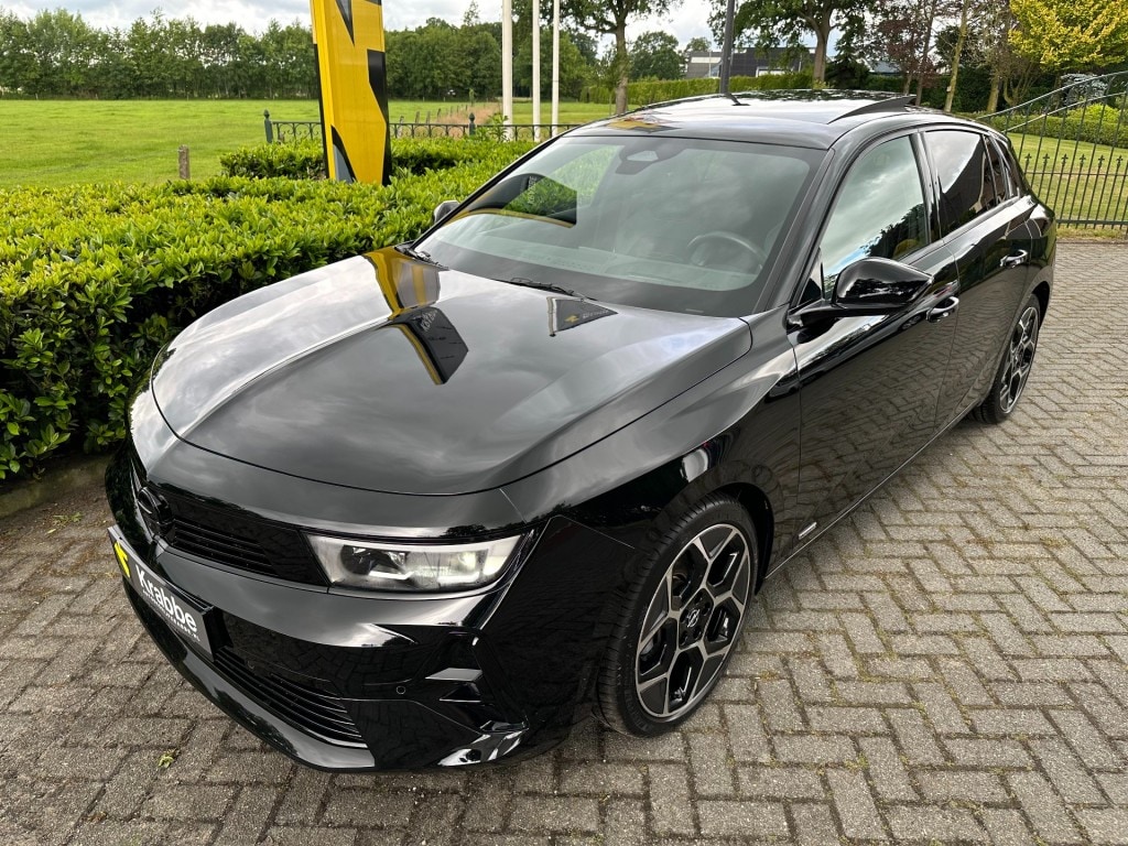 Opel Astra 1.2 Ultimate Pano / HUD / Keyless