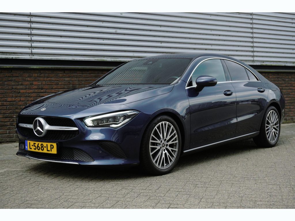 Mercedes-Benz CLA 250 225PK/Led-Matrix/18Inch./Sportstoelen Leer/ Dealeronderhouden