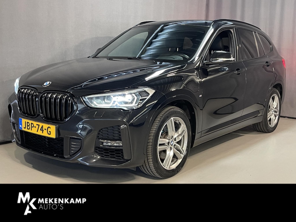 BMW X1 xDrive25e High Executive M Sport 18''/VOL Leder/Trekhaak/Stoelverwarming/Sportstoelen/Elektrische Klep/LED/DAB/Navigatie/PDC