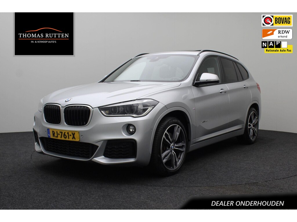 BMW X1 xDrive20i High Executive M-pakket 2017 | Dealer Onderhouden | Panorama Dak | Airco | Navigatie | Cruise Control | Stoelverwarming | Stuurwiel Bediening | 2 Sleutels | Dashcam | Spraak Bediening | Nationale Autopas