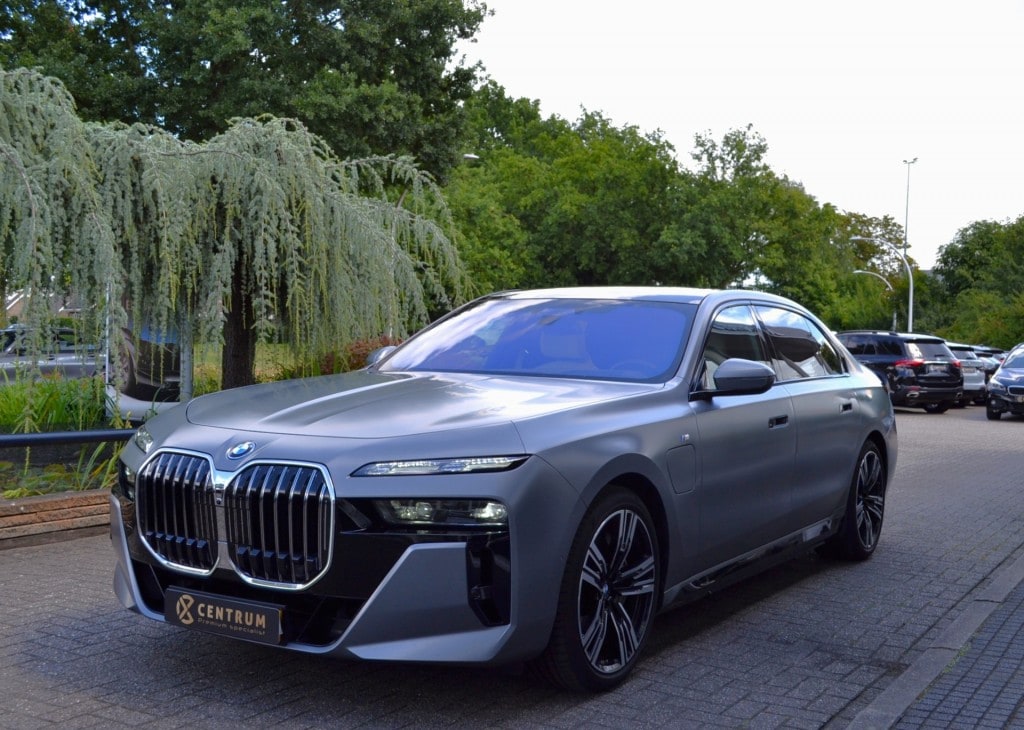 BMW 7-Serie 750e xDrive M-Sport - TV Frozen  - Vol