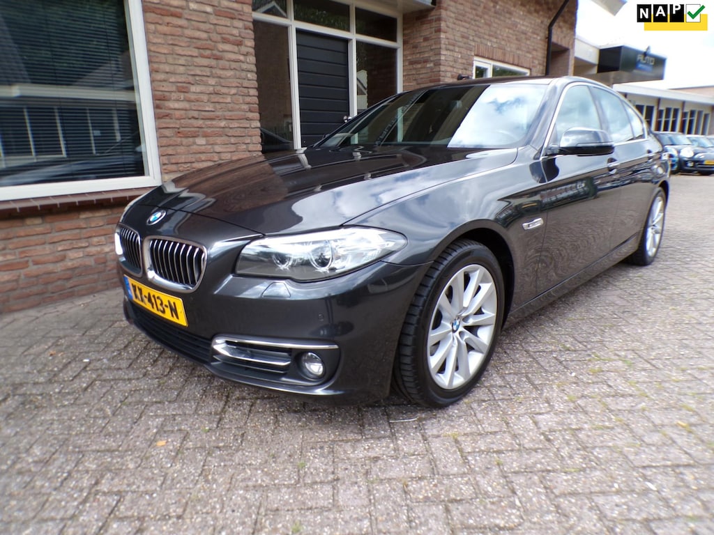 BMW 5-Serie 520i Luxury Edition Automaat / Leder / Navi / Dealeronderhouden
