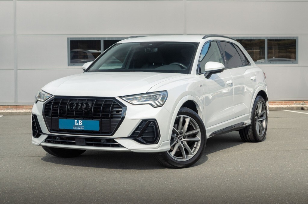 Audi Q3 35 TFSI, S-line, Black, Keyless, ambiance, LED