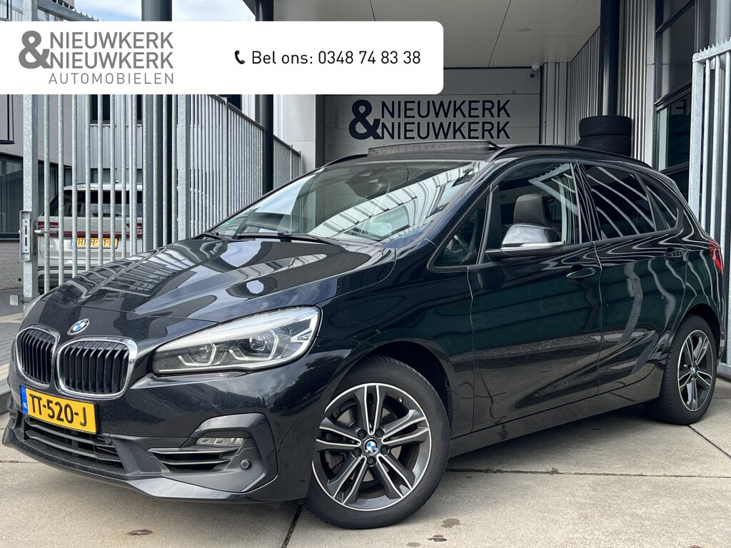 BMW 2-Serie Active Tourer 218i High Executive | AUTOMAAT | PANO-DAK | LEDER | HEAD-UP DISPLAY | NAVI XL | CAMERA | CRUISE CONTROL | CLIMATE CONTROL | PDC V+A | LMV 17'' | STOELVERWARMING | BLUETOOTH