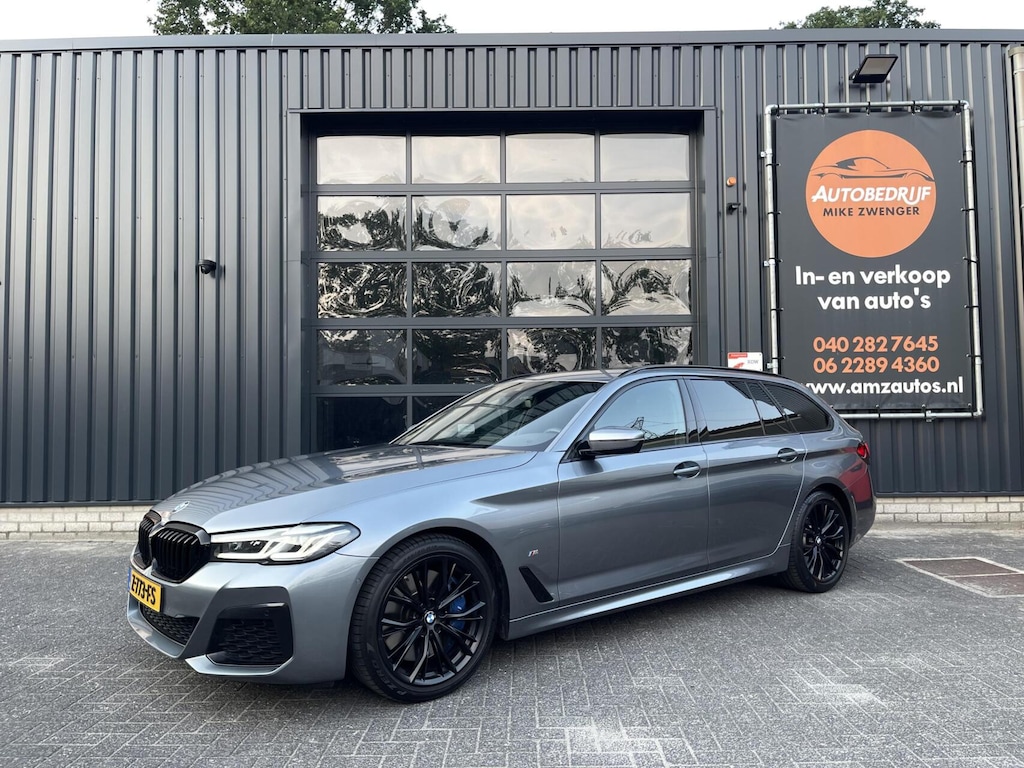 BMW 5-Serie Touring 530D LCI M-Pakket CARPLAY|TREKHAAK|CAMERA|LED KOPLAMPEN|M SPORT INTERIEUR|SFEERVERLICHTING|STOELVERWARMING