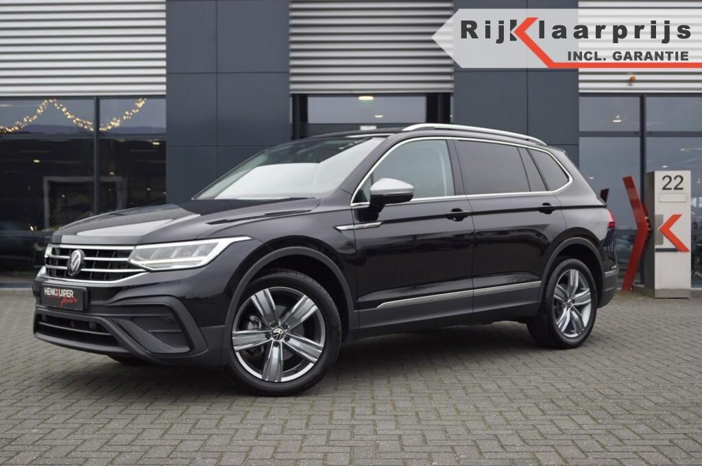 Volkswagen Tiguan Allspace 1.5 TSI DSG/ 7 persoons /Panodak/ Camera /Trekhaak/ AppConnect /Ergocomfort stoelen/ACC/Navi