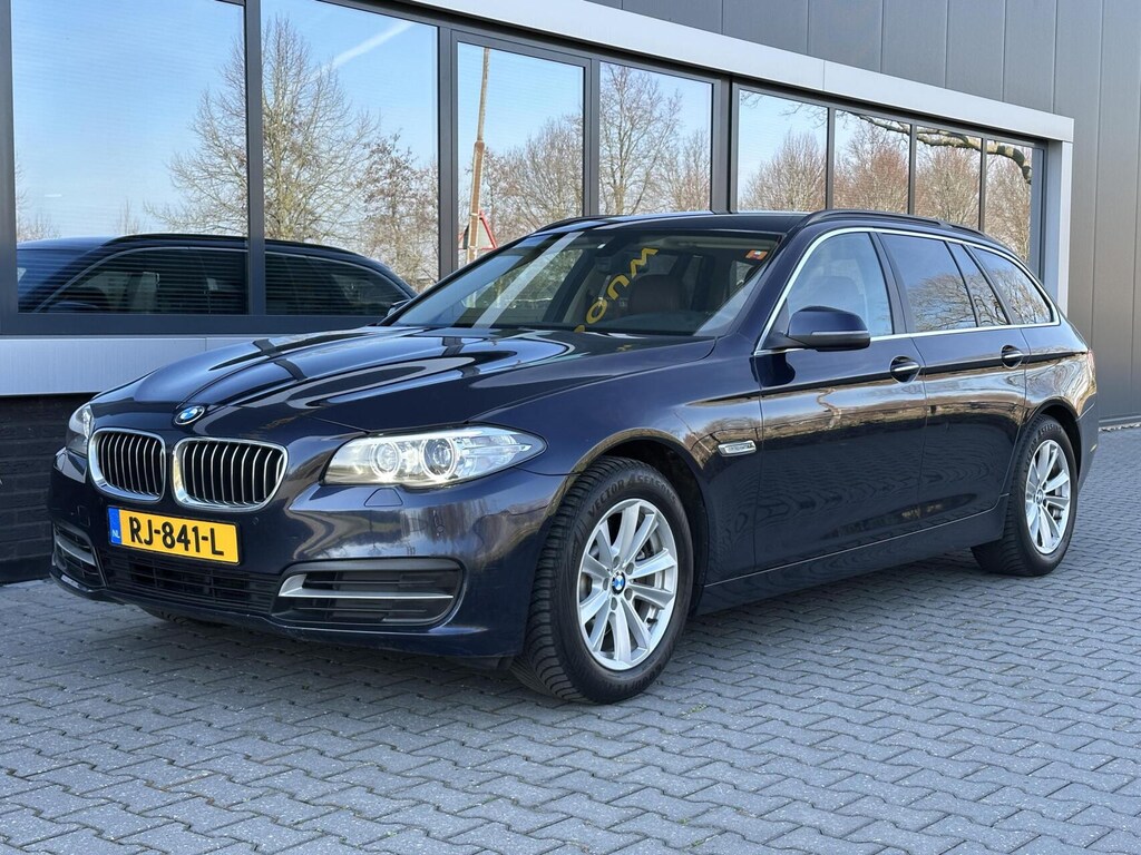 BMW 5-Serie Touring 525XD High Executive Leder - LCI - Groot Navi