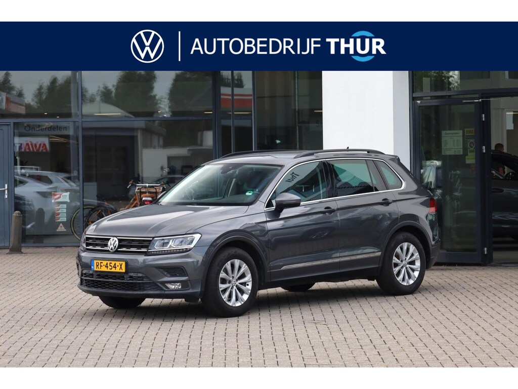 Volkswagen Tiguan 1.4 TSI Comfortline 125PK / 92kW, Navigatie, trekhaak, 3-zone climatronic, parkeersensoren voor en achter (PDC), cruise control, lichtmetalen velgen, Lane Assist, LED koplampen, draadloze telefoonlader, multifunctioneel lederen stuurwiel, Bluetooth telefoonvoorbereiding, 17" 'Tulsa' LMV etc.