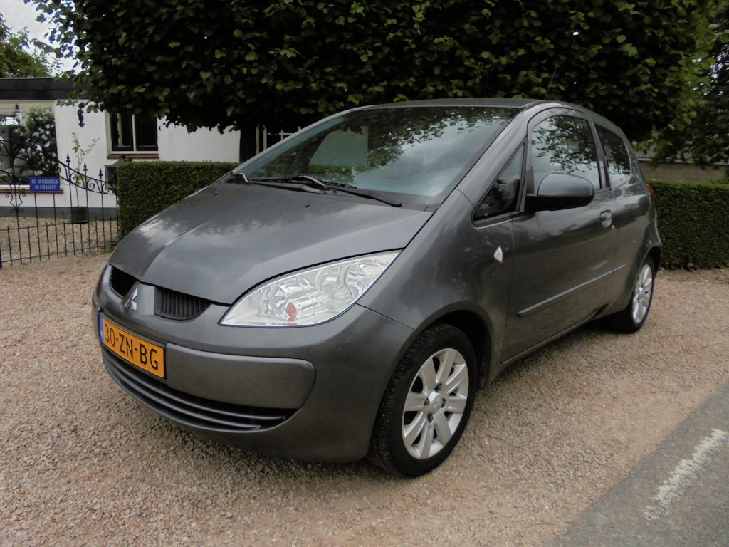 Mitsubishi Colt 1.3 Invite+ Automaat **ACHTERSCHADE**74.000 org.km.NAP**AUTOMAAT**